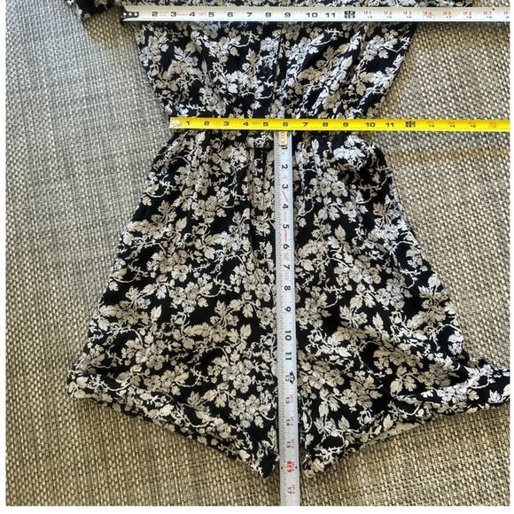 ALICE + OLIVIA Black and White Modern Floral Button Front Lightweight Romper XS - Picture 5 of 5